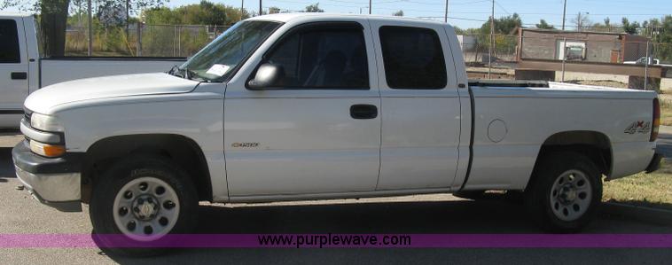 image for item H8749 2001 Chevrolet Silverado 1500 Ext. Cab pickup truck
