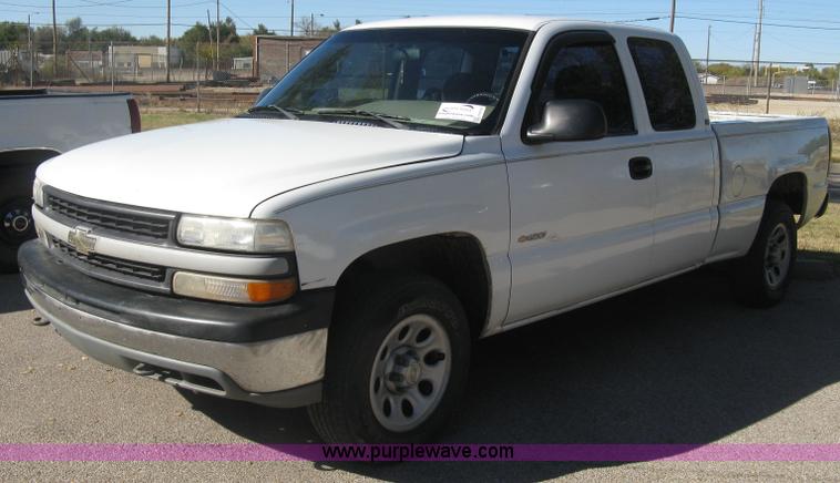 image for item H8749 2001 Chevrolet Silverado 1500 Ext. Cab pickup truck