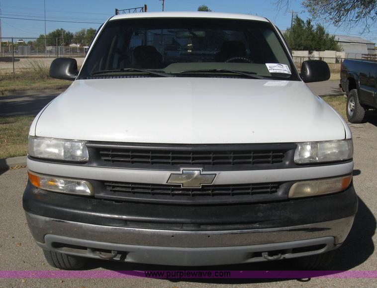 image for item H8749 2001 Chevrolet Silverado 1500 Ext. Cab pickup truck