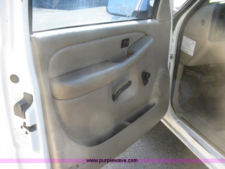 image for item H8749 2001 Chevrolet Silverado 1500 Ext. Cab pickup truck