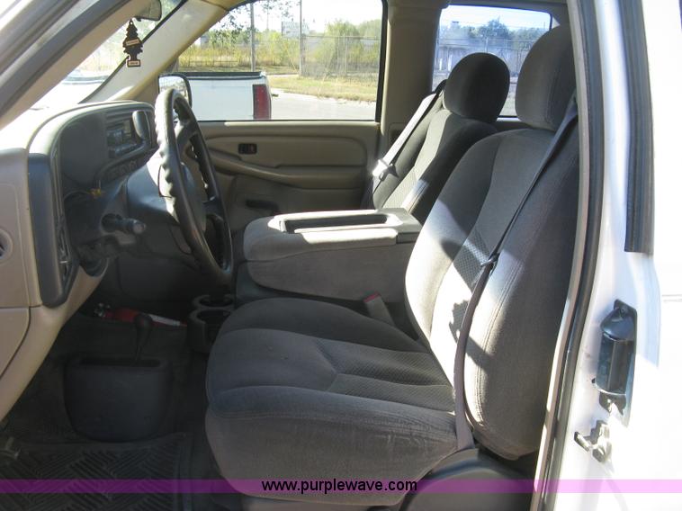 image for item H8749 2001 Chevrolet Silverado 1500 Ext. Cab pickup truck