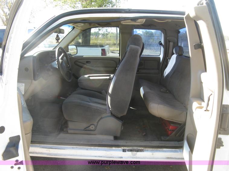 image for item H8749 2001 Chevrolet Silverado 1500 Ext. Cab pickup truck