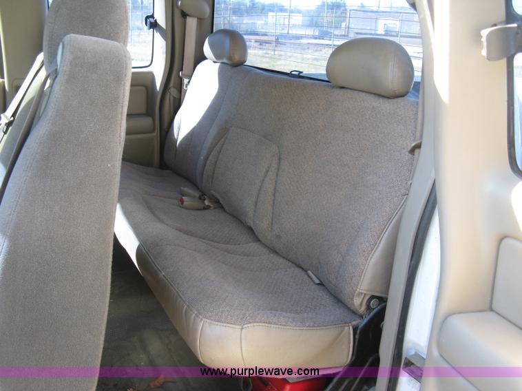 image for item H8749 2001 Chevrolet Silverado 1500 Ext. Cab pickup truck