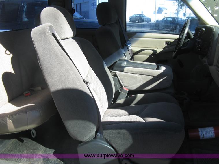 image for item H8749 2001 Chevrolet Silverado 1500 Ext. Cab pickup truck