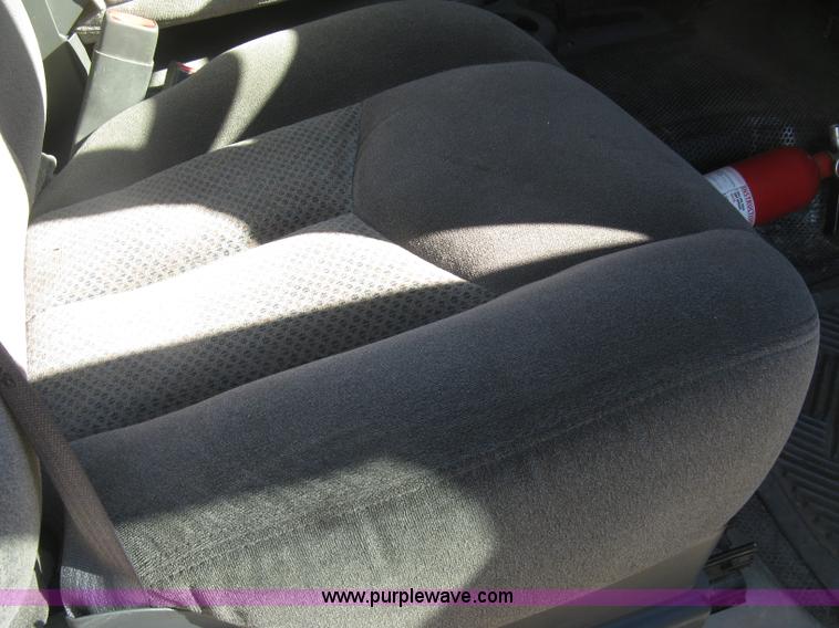 image for item H8749 2001 Chevrolet Silverado 1500 Ext. Cab pickup truck