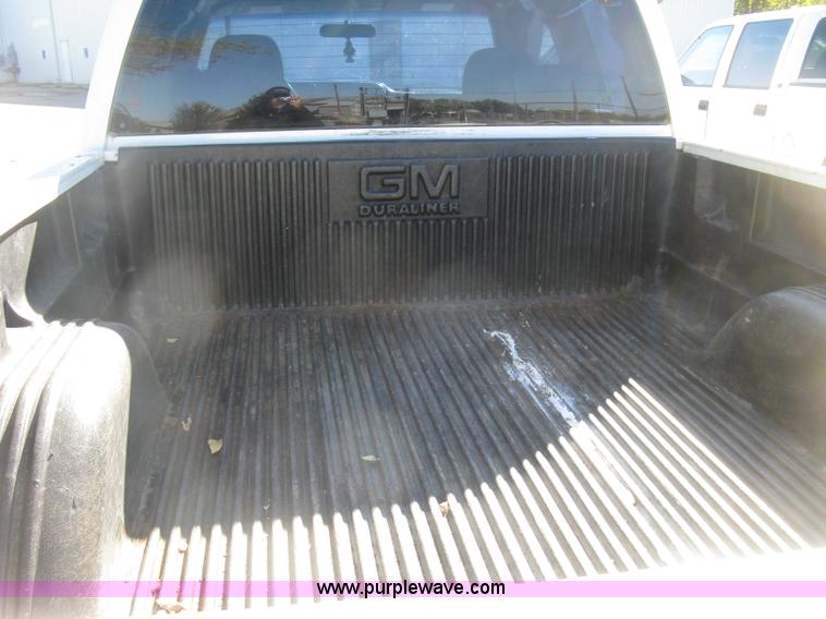 image for item H8749 2001 Chevrolet Silverado 1500 Ext. Cab pickup truck