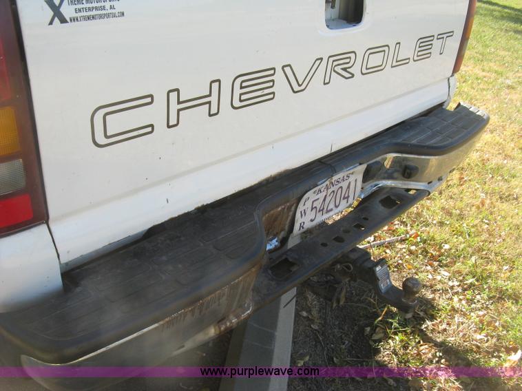 image for item H8749 2001 Chevrolet Silverado 1500 Ext. Cab pickup truck
