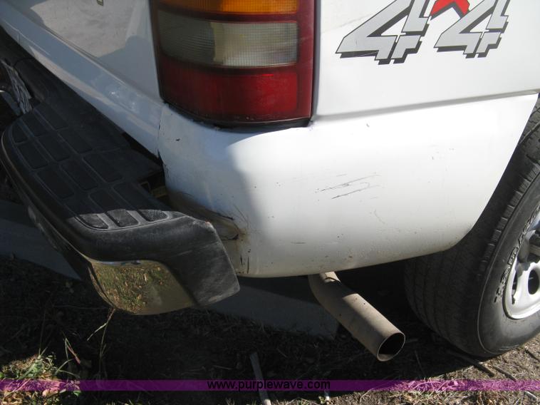 image for item H8749 2001 Chevrolet Silverado 1500 Ext. Cab pickup truck