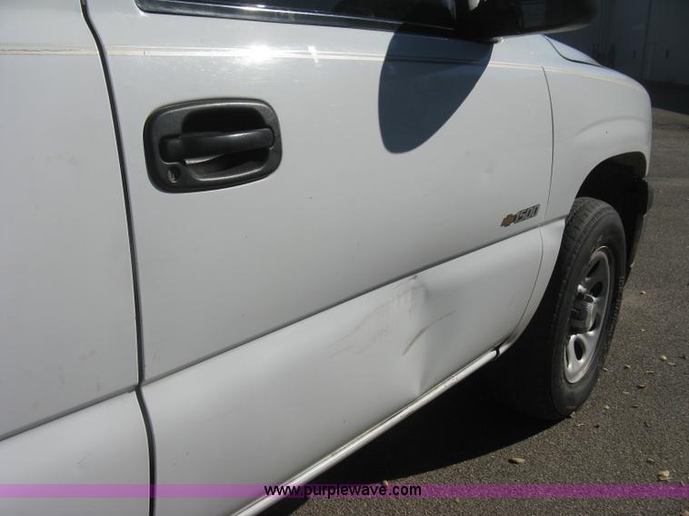 image for item H8749 2001 Chevrolet Silverado 1500 Ext. Cab pickup truck