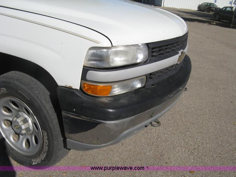 image for item H8749 2001 Chevrolet Silverado 1500 Ext. Cab pickup truck