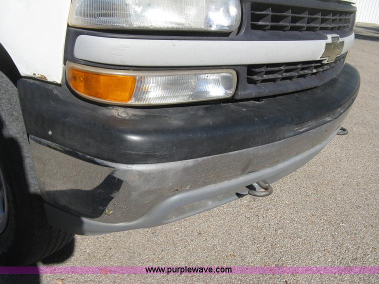 image for item H8749 2001 Chevrolet Silverado 1500 Ext. Cab pickup truck