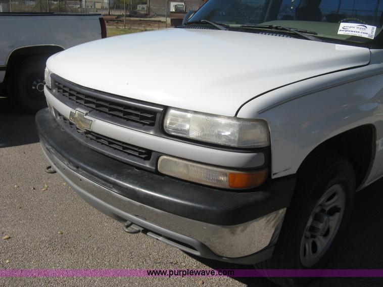 image for item H8749 2001 Chevrolet Silverado 1500 Ext. Cab pickup truck