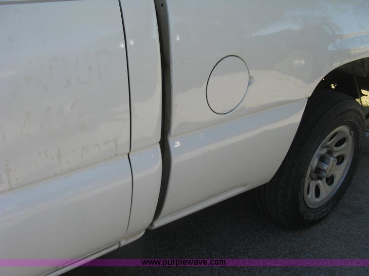 image for item H8749 2001 Chevrolet Silverado 1500 Ext. Cab pickup truck