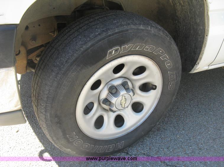 image for item H8749 2001 Chevrolet Silverado 1500 Ext. Cab pickup truck