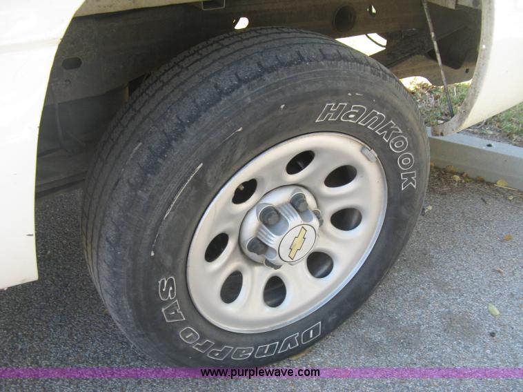 image for item H8749 2001 Chevrolet Silverado 1500 Ext. Cab pickup truck