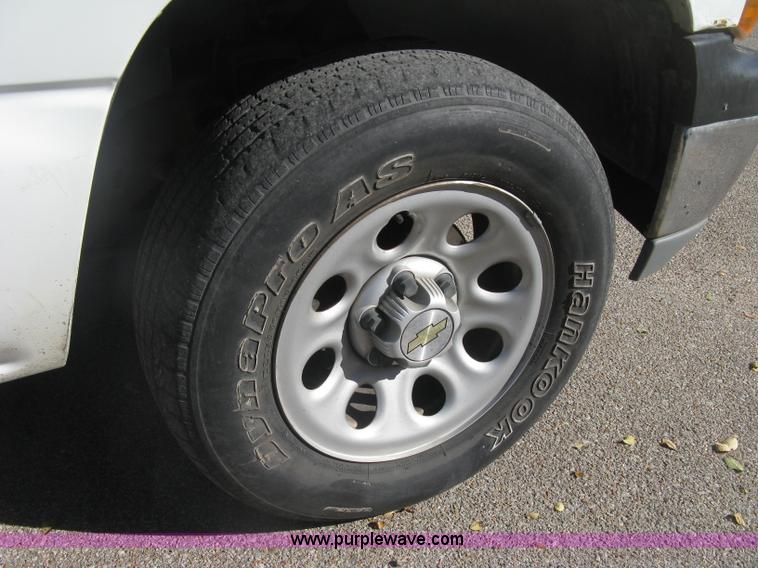 image for item H8749 2001 Chevrolet Silverado 1500 Ext. Cab pickup truck