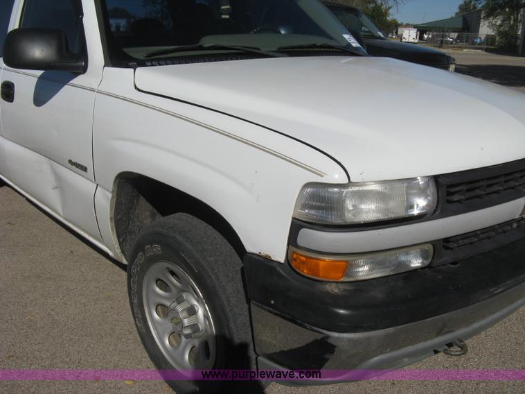 image for item H8749 2001 Chevrolet Silverado 1500 Ext. Cab pickup truck