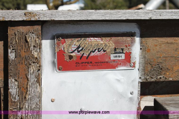 image for item H8753 (2) Clipper cleaners