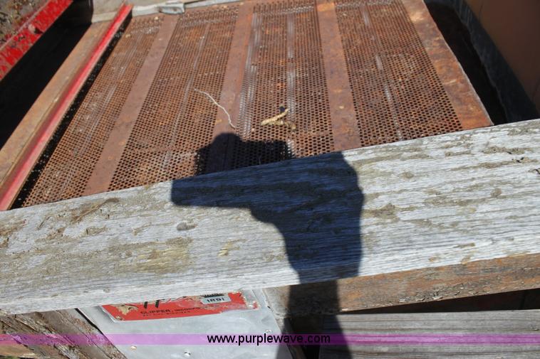 image for item H8753 (2) Clipper cleaners