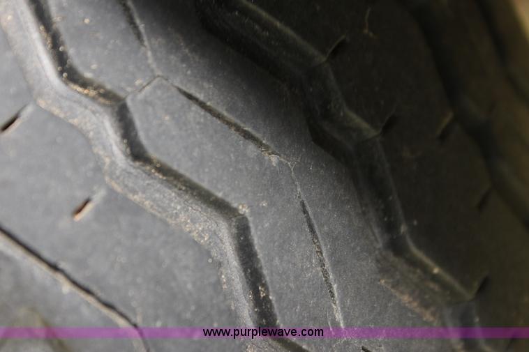 image for item H8754 1973 Ford F350 Custom flatbed pickup truck