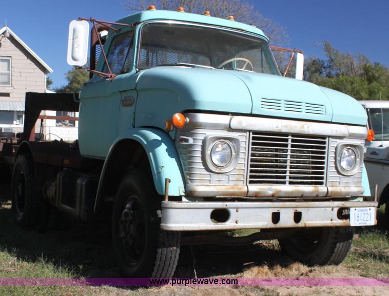 image for item H8756 1969 Ford 600 Custom flatbed pickup truck
