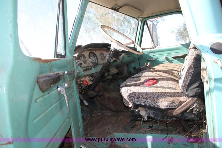 image for item H8756 1969 Ford 600 Custom flatbed pickup truck