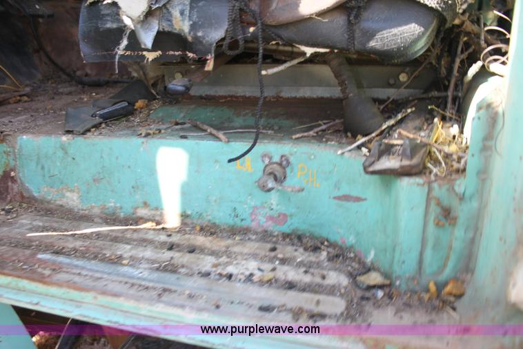 image for item H8756 1969 Ford 600 Custom flatbed pickup truck