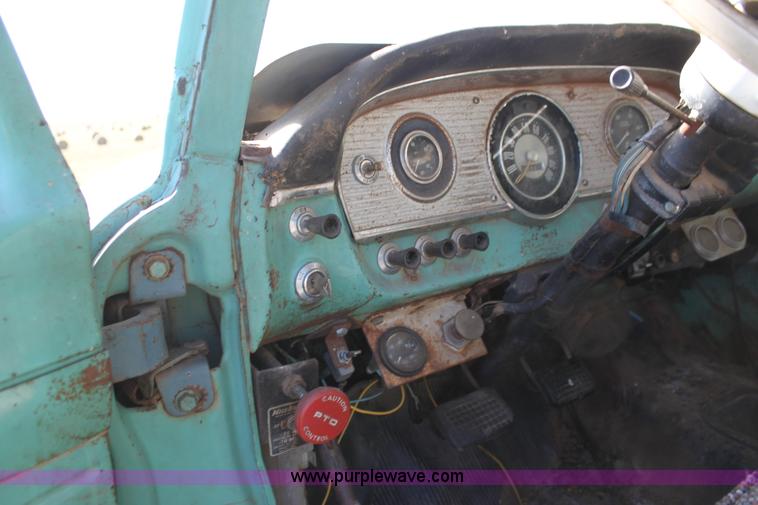 image for item H8756 1969 Ford 600 Custom flatbed pickup truck