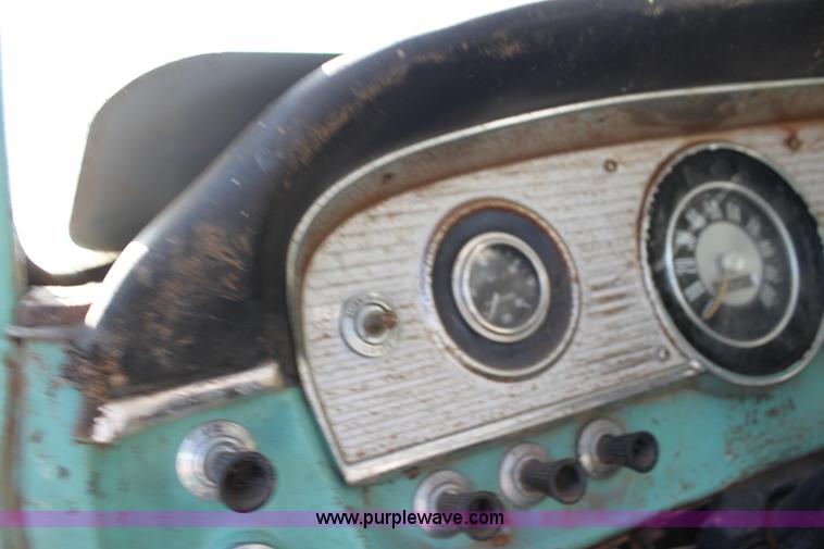 image for item H8756 1969 Ford 600 Custom flatbed pickup truck