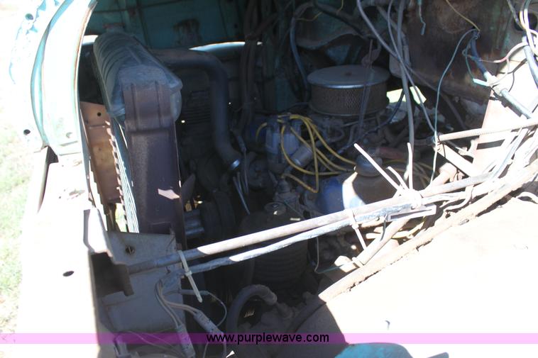 image for item H8756 1969 Ford 600 Custom flatbed pickup truck