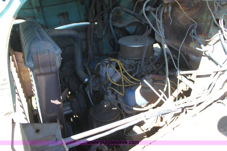 image for item H8756 1969 Ford 600 Custom flatbed pickup truck