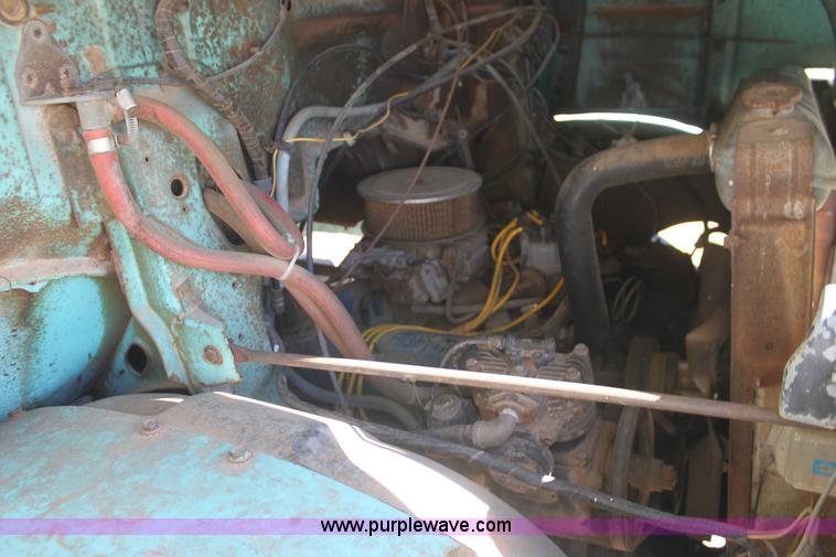 image for item H8756 1969 Ford 600 Custom flatbed pickup truck