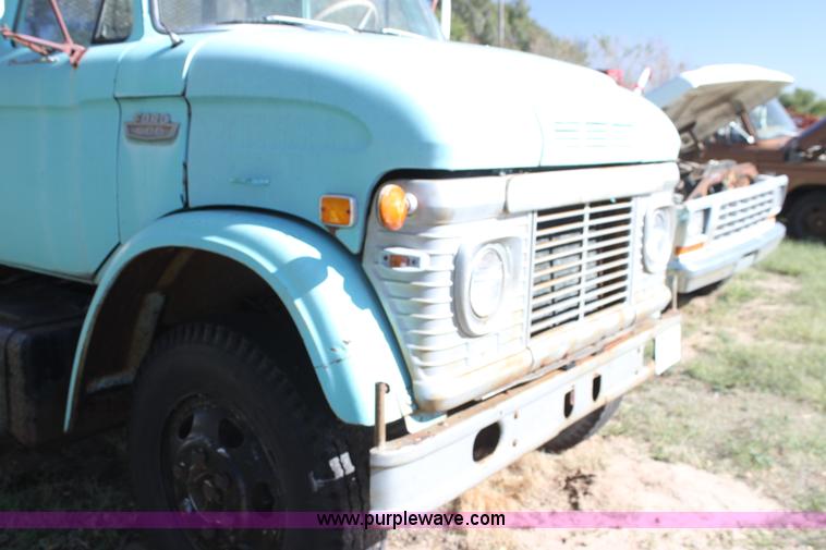 image for item H8756 1969 Ford 600 Custom flatbed pickup truck