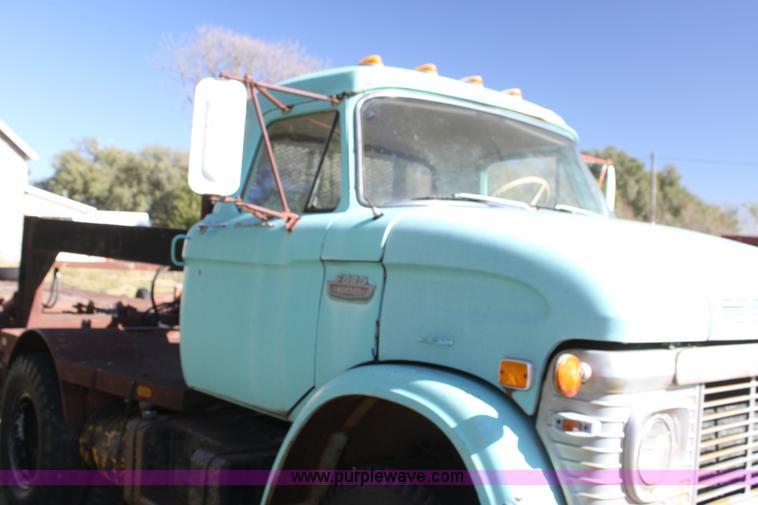 image for item H8756 1969 Ford 600 Custom flatbed pickup truck