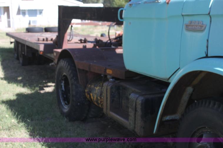 image for item H8756 1969 Ford 600 Custom flatbed pickup truck