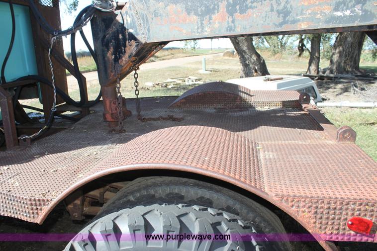 image for item H8756 1969 Ford 600 Custom flatbed pickup truck