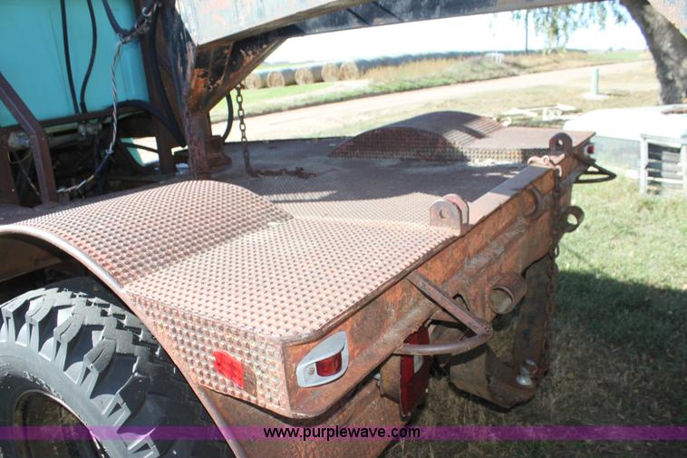 image for item H8756 1969 Ford 600 Custom flatbed pickup truck