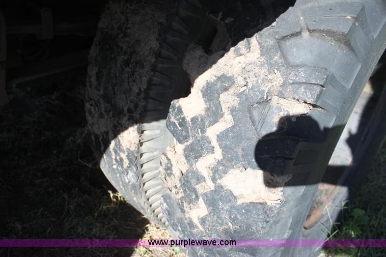 image for item H8756 1969 Ford 600 Custom flatbed pickup truck