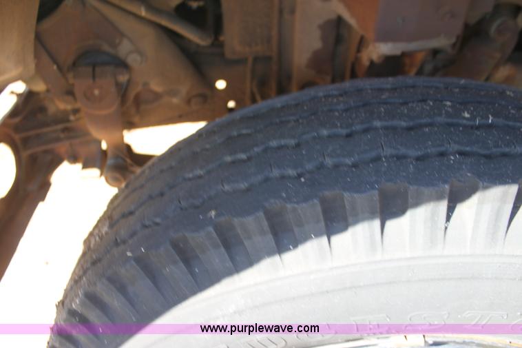 image for item H8756 1969 Ford 600 Custom flatbed pickup truck