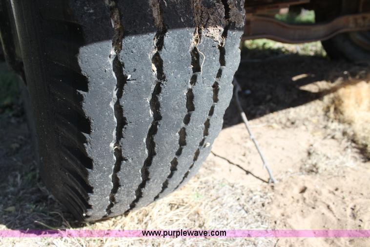 image for item H8756 1969 Ford 600 Custom flatbed pickup truck