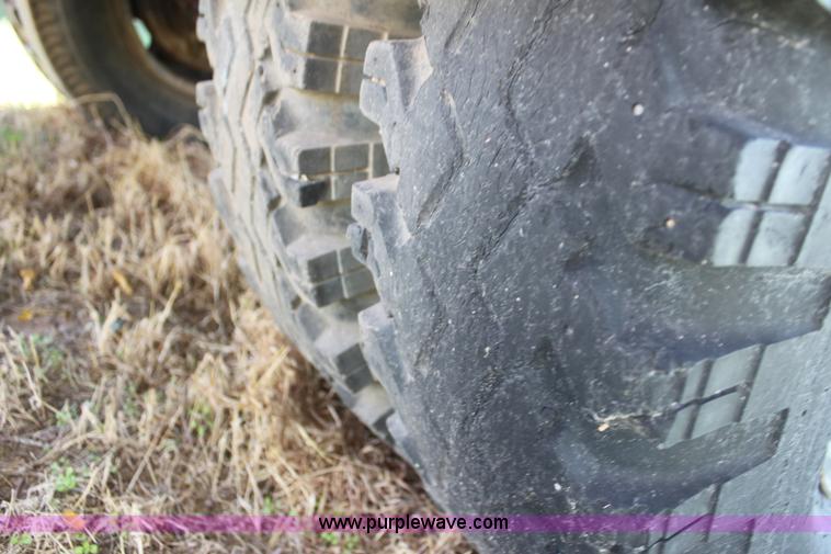 image for item H8756 1969 Ford 600 Custom flatbed pickup truck