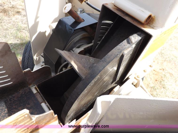 image for item H9001 1993 Brush Bandit wood chipper