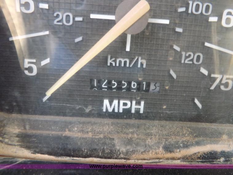 image for item H9004 1988 Ford F800 flatbed truck