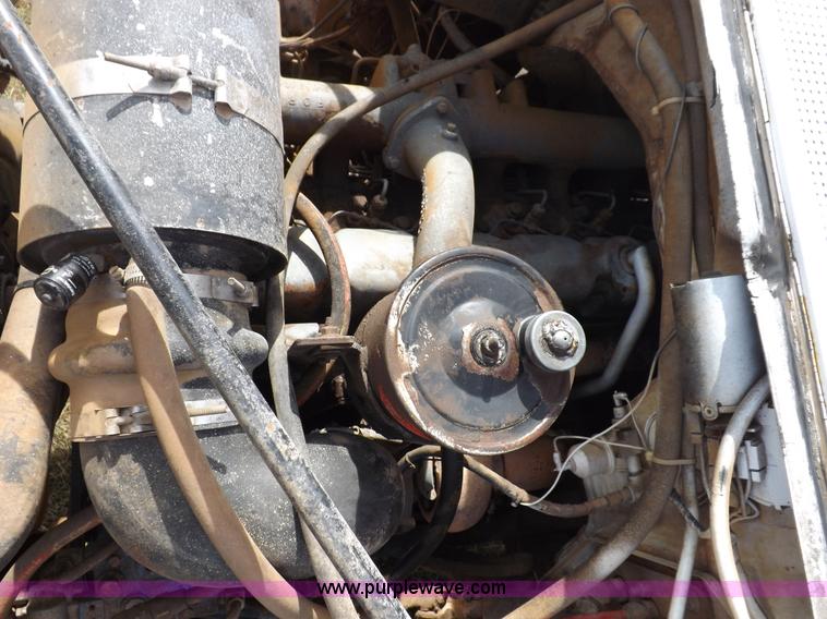 image for item H9004 1988 Ford F800 flatbed truck