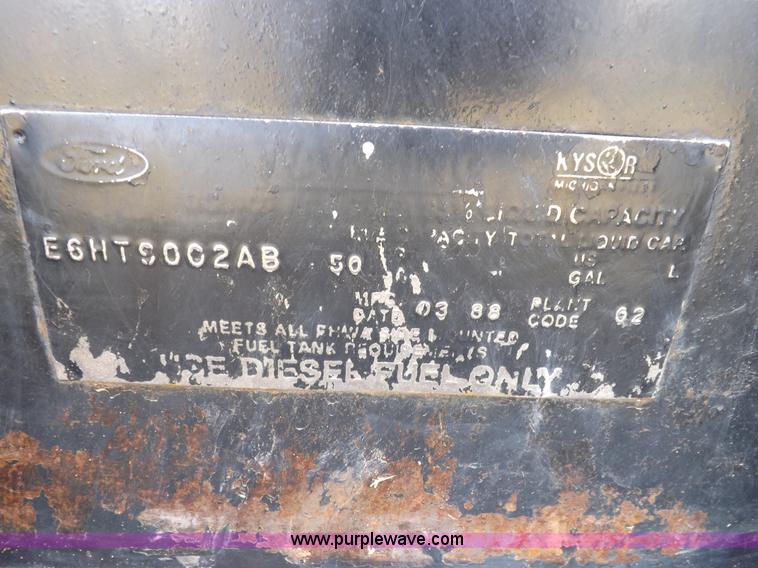 image for item H9004 1988 Ford F800 flatbed truck