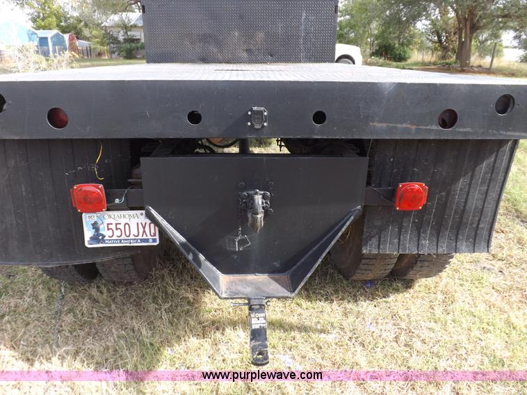 image for item H9004 1988 Ford F800 flatbed truck