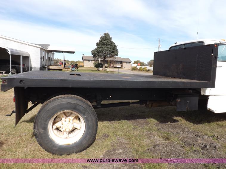 image for item H9004 1988 Ford F800 flatbed truck
