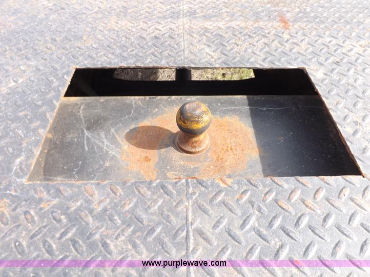 image for item H9004 1988 Ford F800 flatbed truck