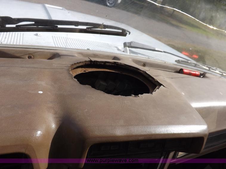 image for item H9004 1988 Ford F800 flatbed truck