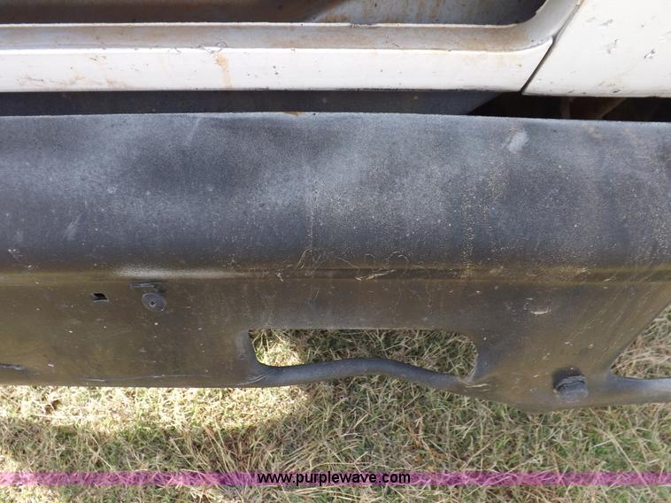 image for item H9004 1988 Ford F800 flatbed truck